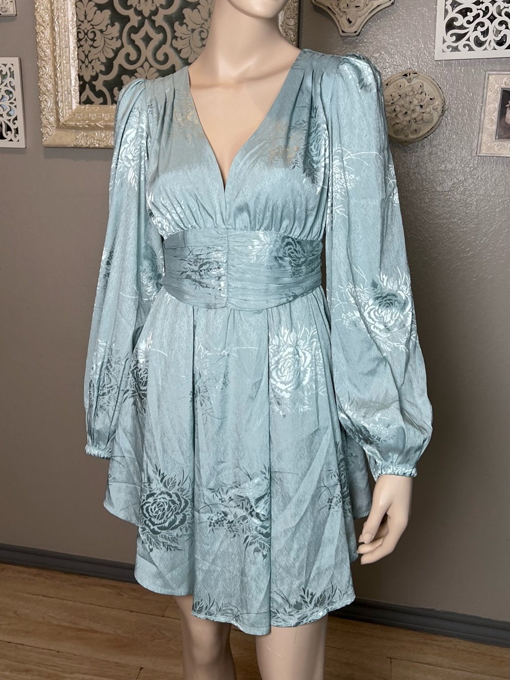 MABLE Light Blue Floral V-Neck Long Sleeve Dress